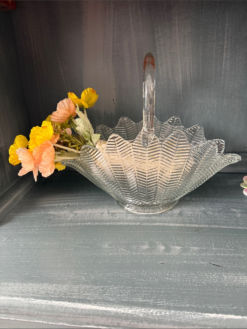 vintage 1950s L.E. Smith Glass clear feather or fern pattern basket.